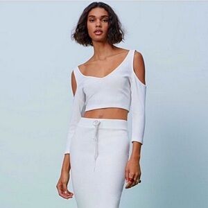 ZARA // white stretch rib knit 3/4 sleeve cut-out cold shoulder crop top